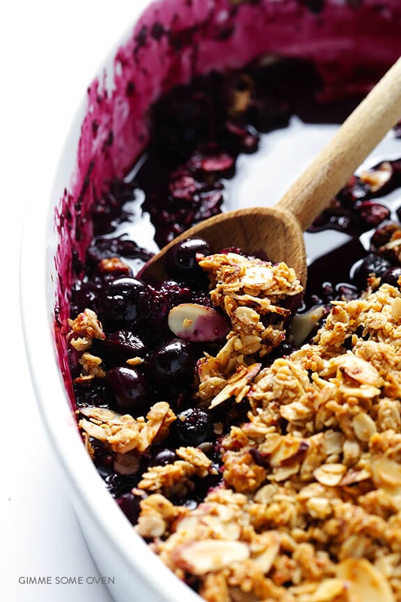 Easy Blueberry Crisp -- this fresh dessert is quick and easy to make, naturally gluten-free and vegan, and absolutely irresistible! | gimmesomeoven.com