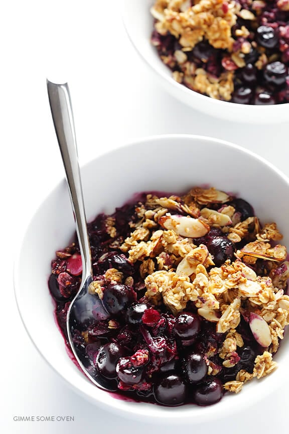 Easy Blueberry Crisp -- this fresh dessert is quick and easy to make, naturally gluten-free and vegan, and absolutely irresistible! | gimmesomeoven.com