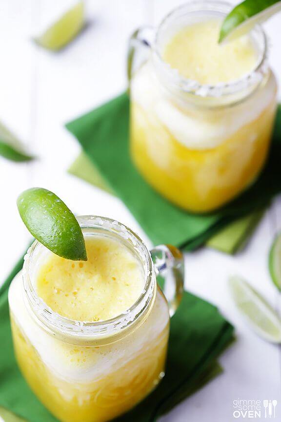 Fresh Pineapple Margaritas | gimmesomeoven.com