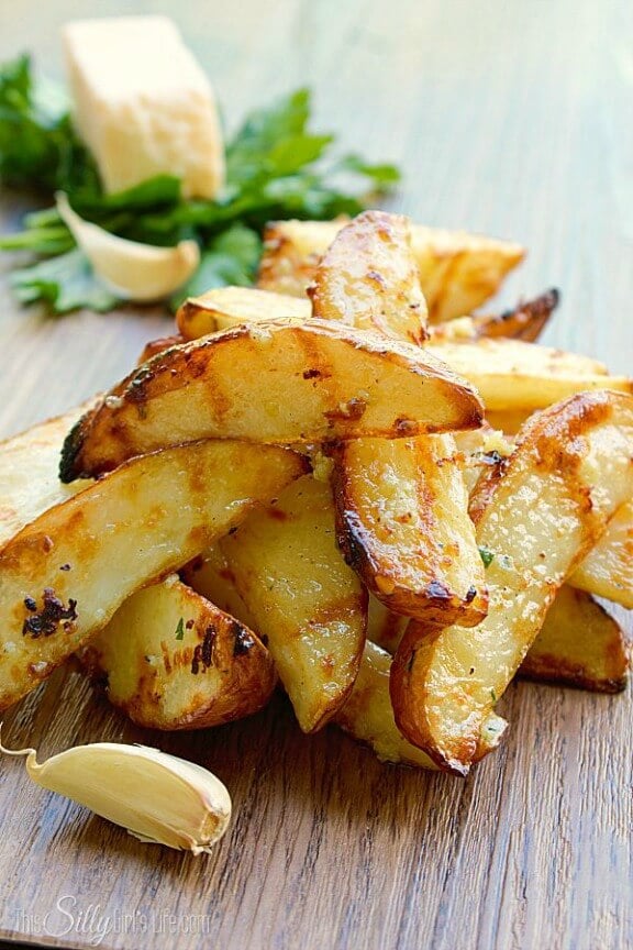 Garlic Parmesan Grilled Potato Wedges | thissillygirlslife.com