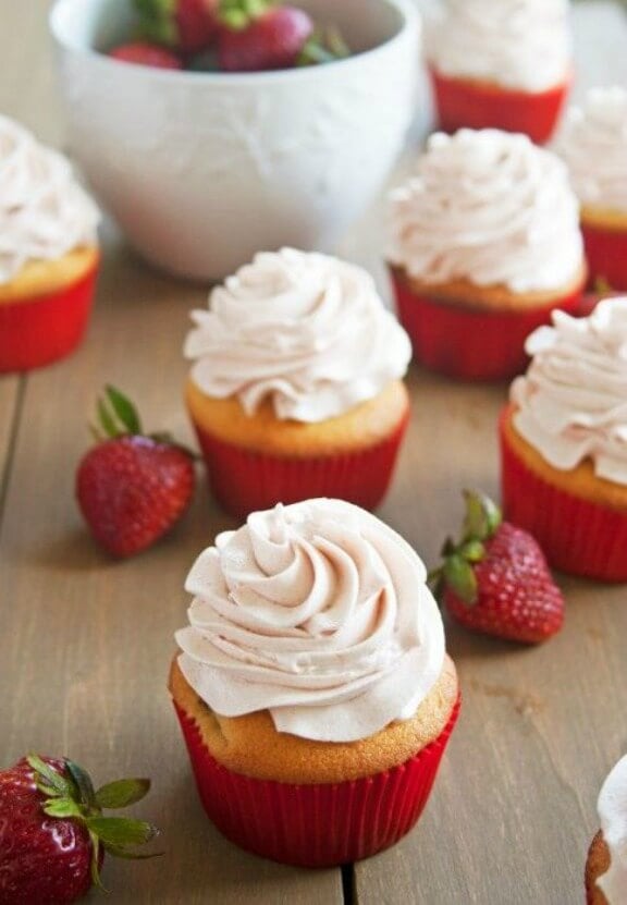Strawberry Cupcakes | swankyrecipes.com
