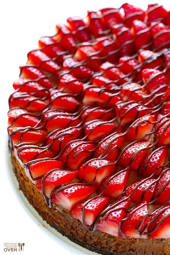 Strawberry Nutella Cheesecake | gimmesomeoven.com