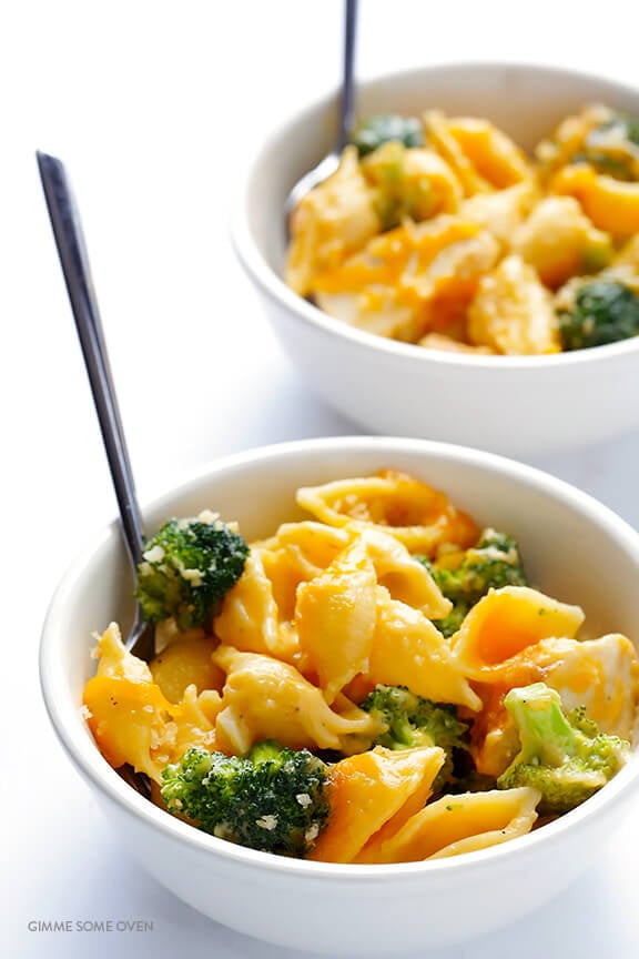 Broccoli Cheddar Chicken Mac and Cheese Recipe | gimmesomeoven.com