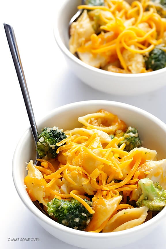 Broccoli Cheddar Chicken Mac and Cheese Recipe | gimmesomeoven.com