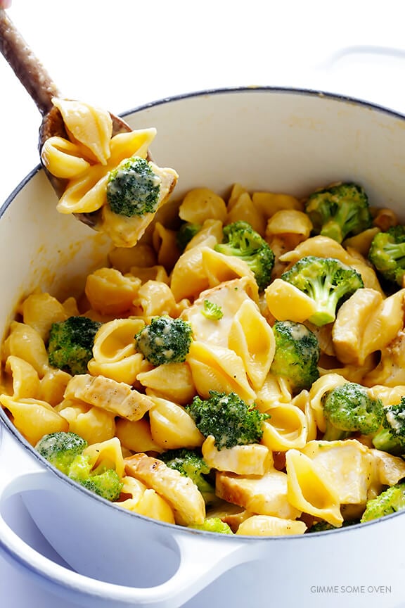 Broccoli Cheddar Chicken Mac and Cheese Recipe | gimmesomeoven.com