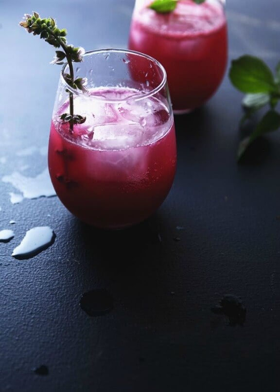 Blueberry Basil Vodka Gimlet | thetarttart.com