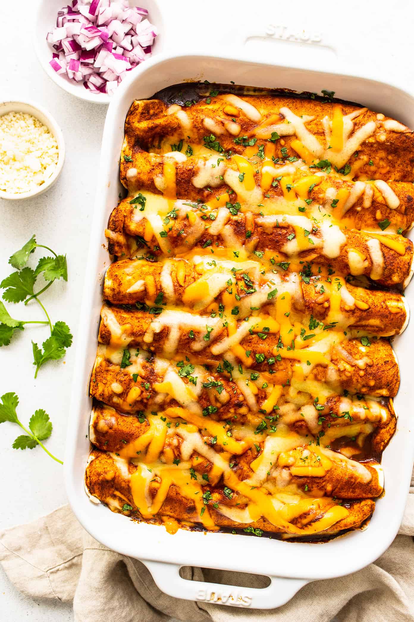 https://www.gimmesomeoven.com/wp-content/uploads/2015/06/enchiladas-4.jpg