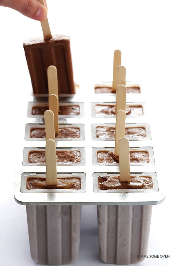 6-Ingredient Chocolate Peanut Butter Fudge Pops -- easy to make, and so tasty! | gimmesomeoven.com