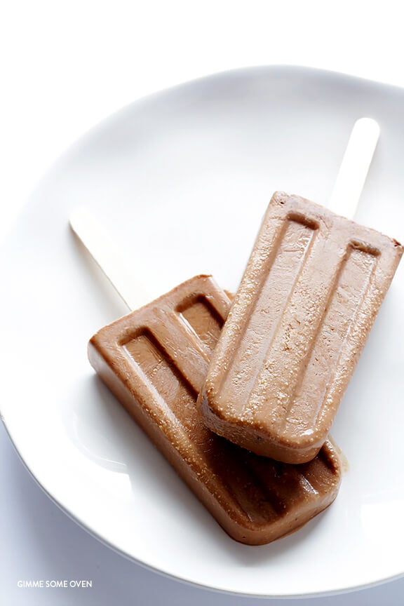 6-Ingredient Chocolate Peanut Butter Fudge Pops -- easy to make, and so tasty! | gimmesomeoven.com