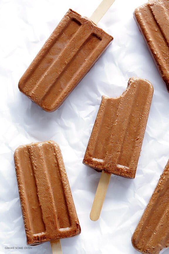 6-Ingredient Chocolate Peanut Butter Fudge Pops -- easy to make, and so tasty! | gimmesomeoven.com