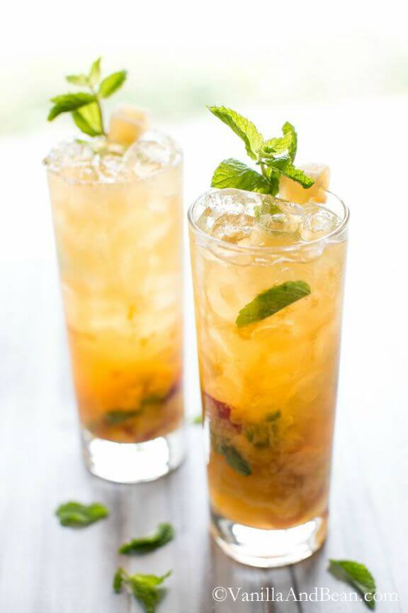 Bourbon Peach Smash | vanillaandbean.com