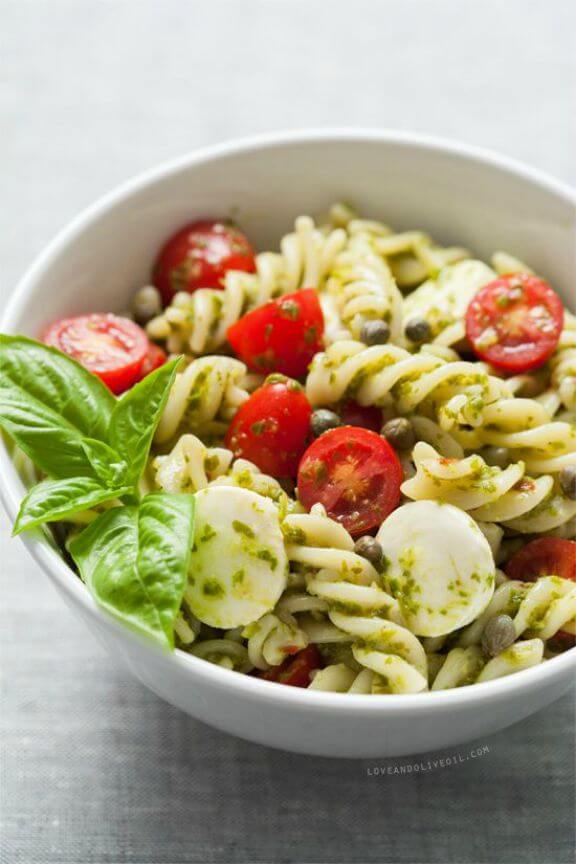 Caprese Pasta Salad | loveandoliveoil.com