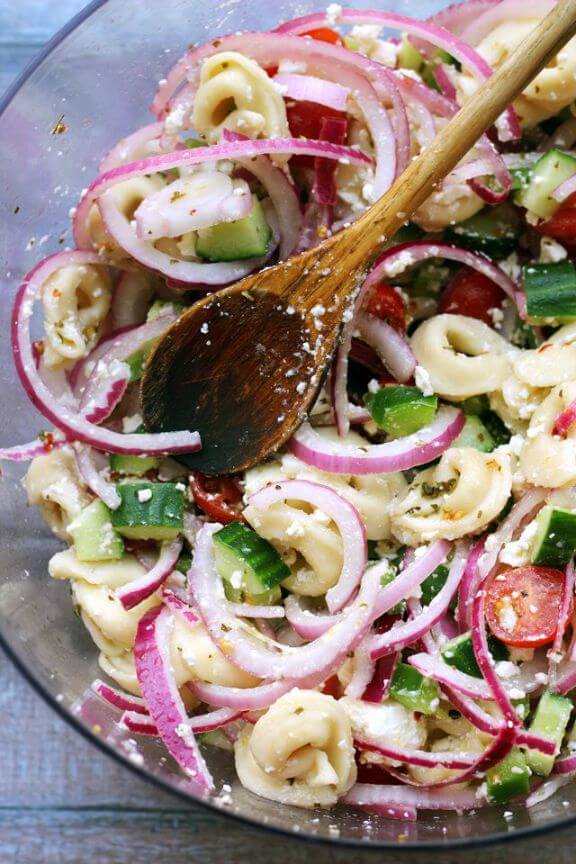 Mediterranean Tortellini Salad with Red Wine Vinaigrette | joanne-eatswellwithothers.com