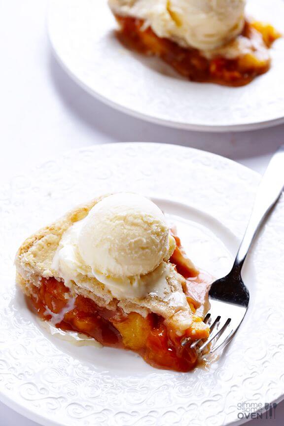 Peach Bourbon Pie | gimmesomeoven.com