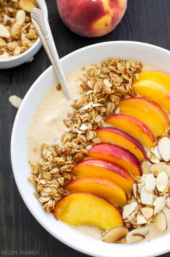 Peach Pie Smoothie Bowl | spoonfulofflavor.com