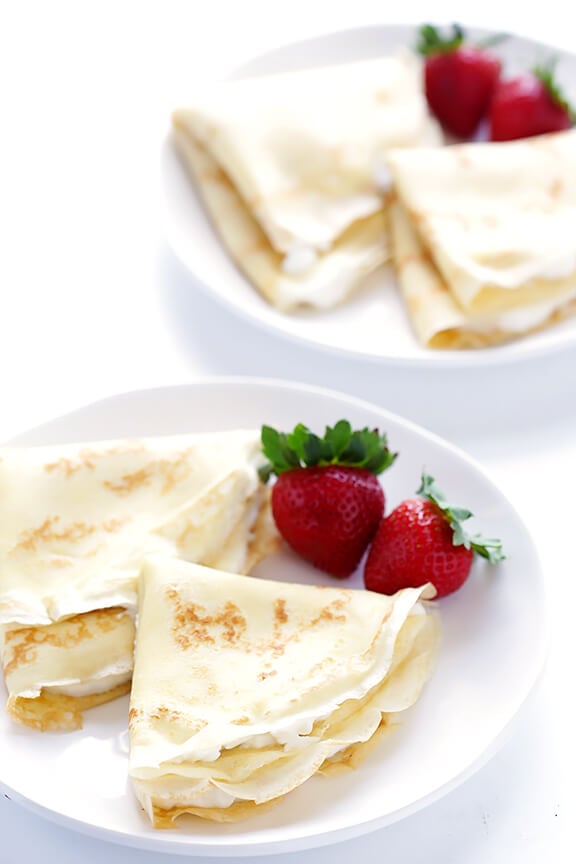 How To Make Crepes -- a step-by-step tutorial and crepe recipe that everyone will love! | gimmesomeoven.com