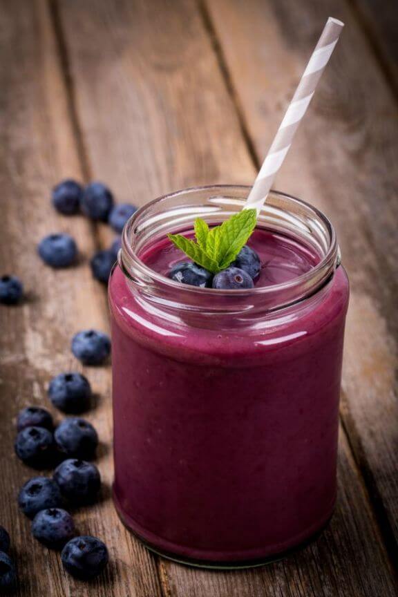 Blueberry Peach Kale Smoothie | snackrules.com