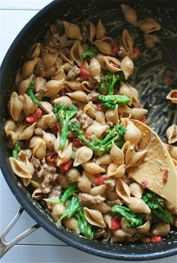 Creamy Roasted Garlic Shells with Italian Sausage, Peppers and Broccoli | bevcooks.com