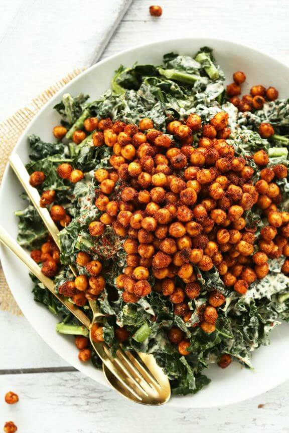 Garlicky Kale Salad with Crispy Chickpeas | minimalistbaker.com