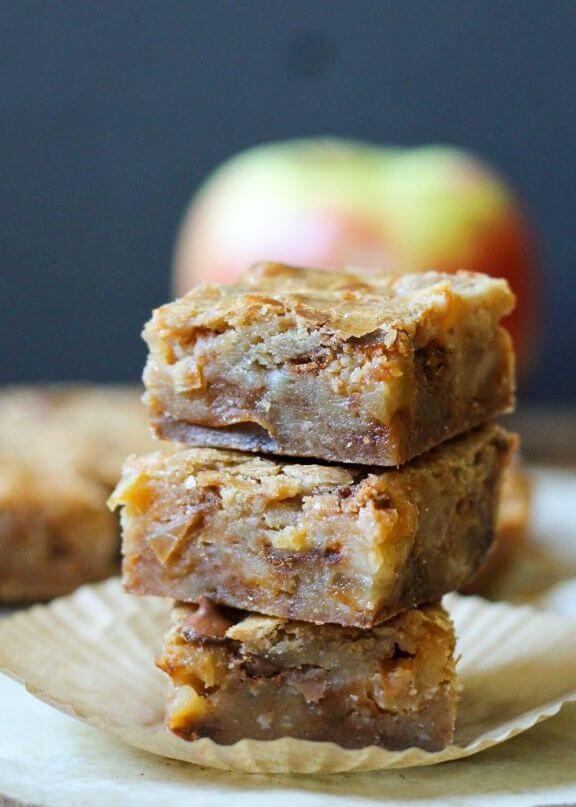 Apple Cinnamon Blondies | bakerita.com