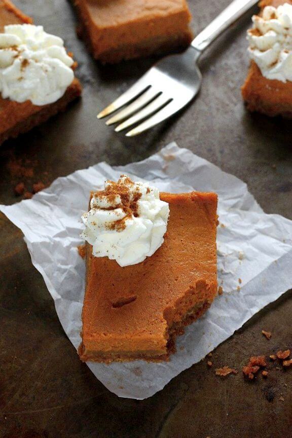 Greek Yogurt Pumpkin Pie Bars | bakerbynature.com