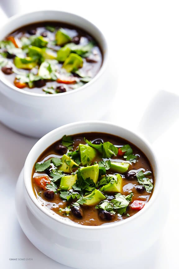 Slow Cooker Black Bean Soup -- let your crock pot do the work with this delicious vegetarian soup | gimmesomeoven.com