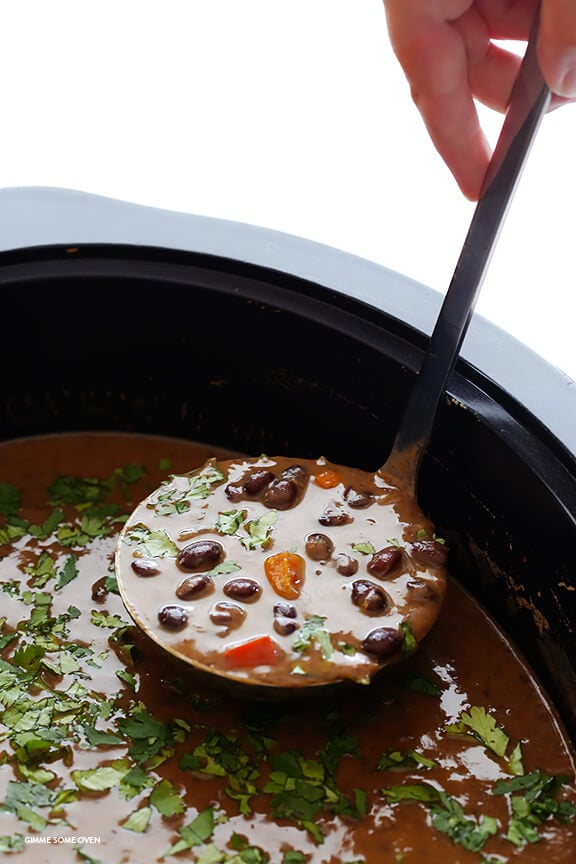 Slow Cooker Black Bean Soup -- let your crock pot do the work with this delicious vegetarian soup | gimmesomeoven.com