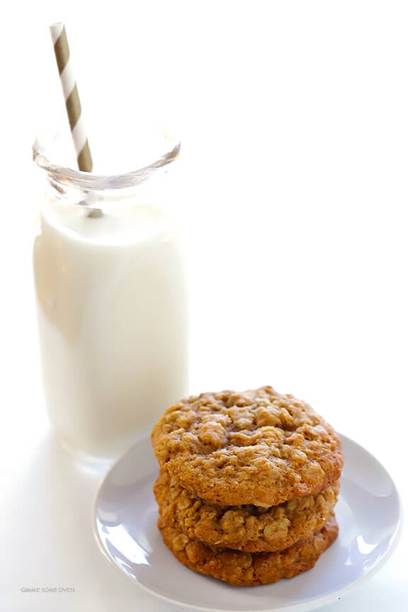 Whole Wheat Oatmeal Cookies Recipe -- soft, chewy, easy to make, and SO delicious! | gimmesomeoven.com