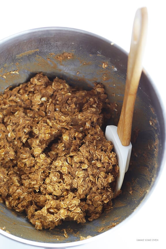 Whole Wheat Oatmeal Cookies Recipe -- soft, chewy, easy to make, and SO delicious! | gimmesomeoven.com