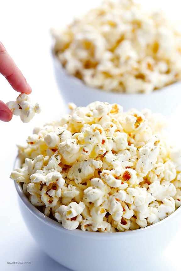 Olive Oil and Parmesan Popcorn -- easy to make with just a few ingredients, and so irresistibly good! | gimmesomeoven.com