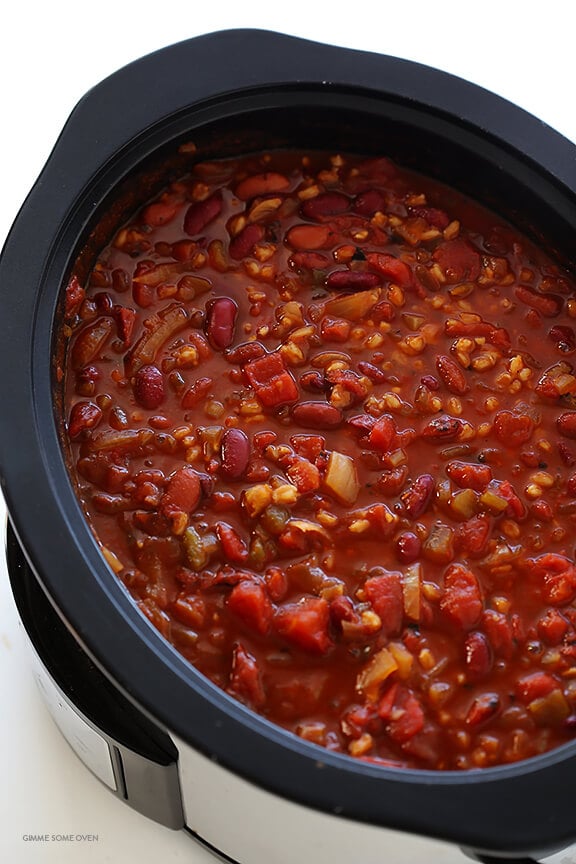 Slow Cooker Vegetarian Chili Recipe -- easy to make in the crock pot or on the stovetop, naturally gluten-free and vegan, and SO delicious! | gimmesomeoven.com