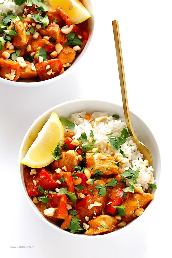 Cashew Chicken Curry (In A Hurry!) -- if you're craving Indian food, this delicious meal can be ready to go in less than 30 minutes! | gimmesomeoven.com