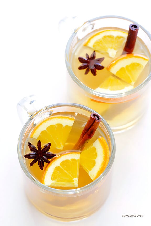 Mulled White Wine Recipe -- easy to make, and so deliciously warm and comforting | gimmesomeoven.com