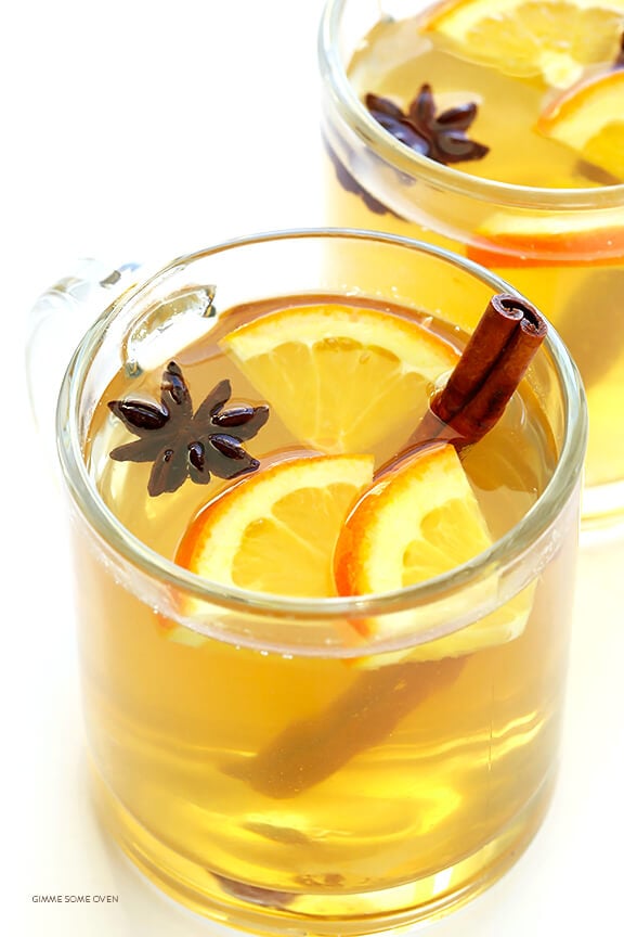 Mulled White Wine Recipe -- easy to make, and so deliciously warm and comforting | gimmesomeoven.com