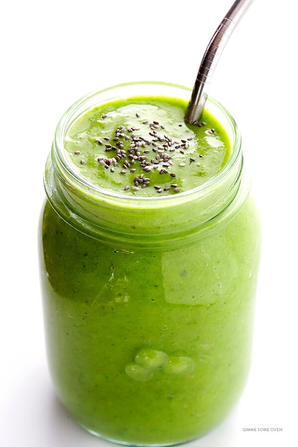 Post-Workout Green Smoothie Recipe -- packed with tasty and simple ingredients that will help boost your energy after (or before!) a good workout | gimmesomeoven.com