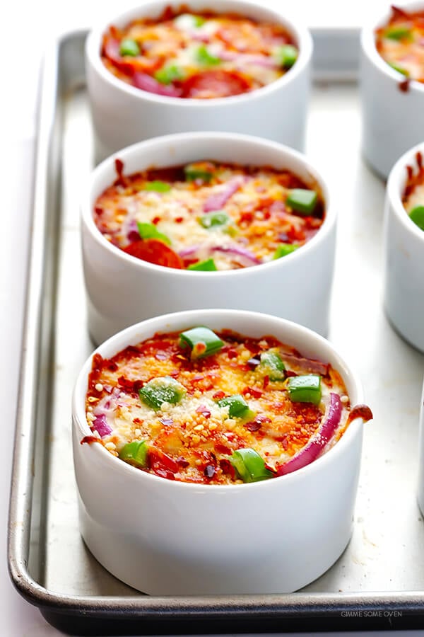 Easy Quinoa Pizza Bowls -- totally easy to customize with your favorite pizza toppings, and SO delicious!! (Bonus, they're also naturally gluten-free!) | gimmesomeoven.com
