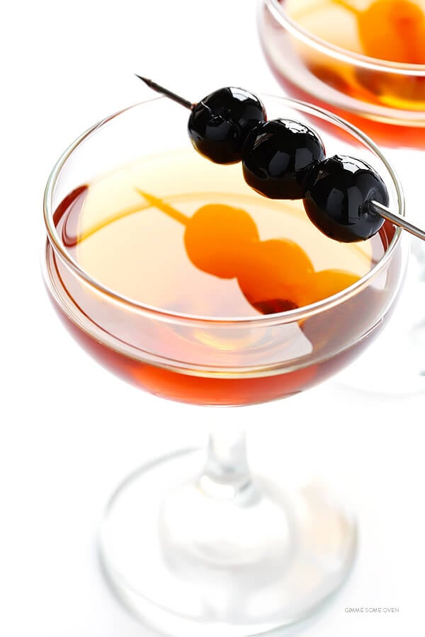 Manhattan Drink -- all you need are 3 ingredients to make a classic Manhattan cocktail | gimmesomeoven.com
