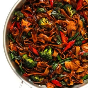 https://www.gimmesomeoven.com/wp-content/uploads/2016/02/Thai-Drunken-Noodles-Pad-Kee-Mao-Recipe-4-1-300x300.jpg