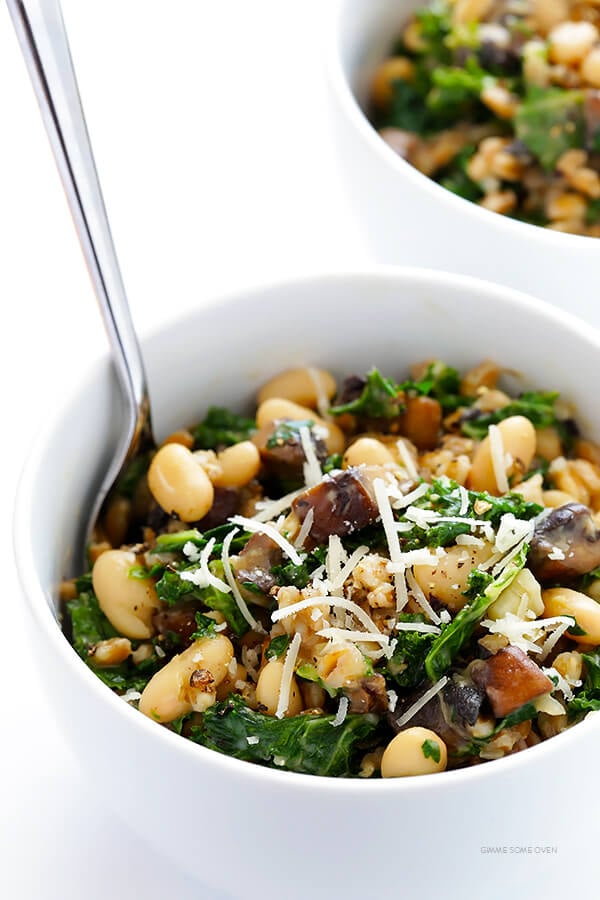 Creamy Farro with White Beans and Kale -- easy to make, nice and hearty, and totally delicious | gimmesomeoven.com