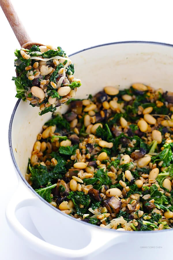 Creamy Farro with White Beans and Kale -- easy to make, nice and hearty, and totally delicious | gimmesomeoven.com