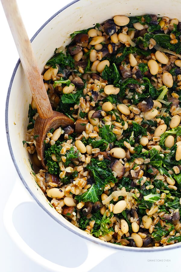 Creamy Farro with White Beans and Kale -- easy to make, nice and hearty, and totally delicious | gimmesomeoven.com