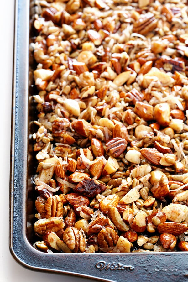 This Grain-Free Granola recipe is easy to make, full of great flavor, and it's naturally completely gluten- and grain-free (and can also be made vegan). | gimmesomeoven.com