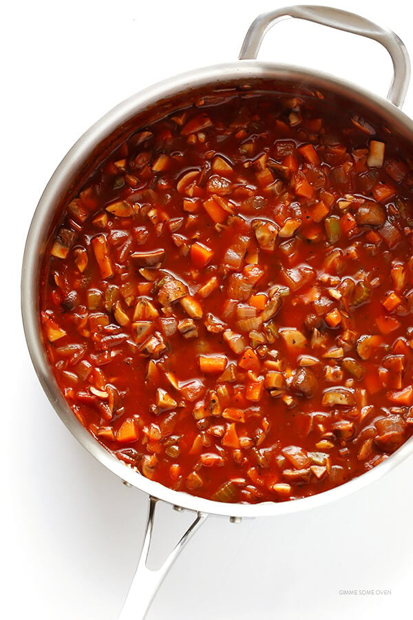 Mushroom Bolognese -- a hearty, vegetarian take on traditional bolognese, absolutely delicious! | gimmesomeoven.com