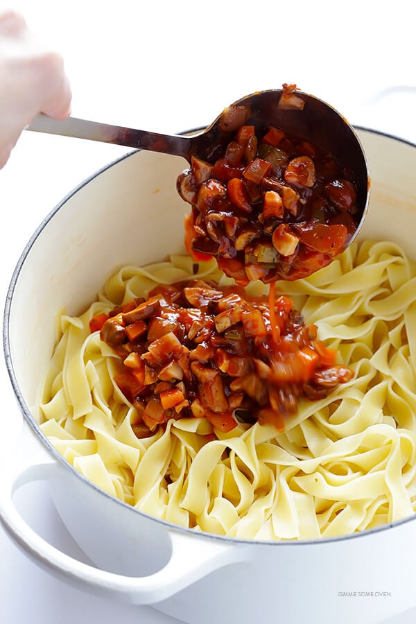 Mushroom Bolognese -- a hearty, vegetarian take on traditional bolognese, absolutely delicious! | gimmesomeoven.com