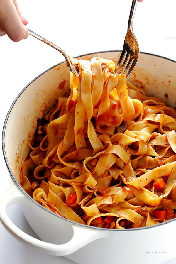 Mushroom Bolognese -- a hearty, vegetarian take on traditional bolognese, absolutely delicious! | gimmesomeoven.com