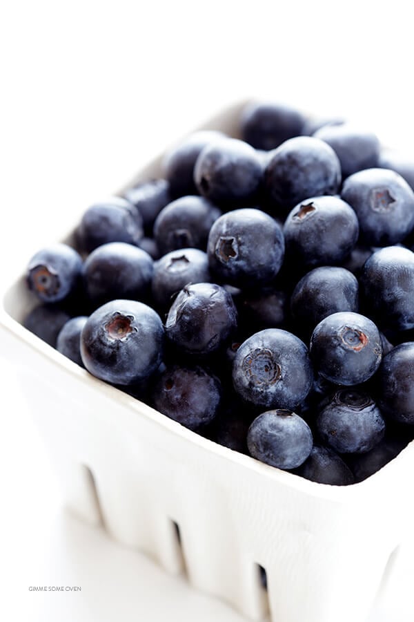 Blueberry Margaritas -- quick and easy to make, and sweetened with lots of delicious fresh blueberries! | gimmesomeoven.com