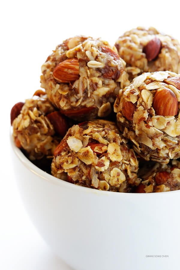 Sweet and Salty No-Bake Energy Bites -- packed with protein, and absolutely delicious! Perfect for breakfast, a snack, or even a healthier dessert. | gimmesomeoven.com