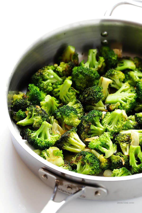 Sesame Noodles with Broccoli and Almonds -- ready to go in 20 minutes, and full of the best fresh flavors! | gimmesomeoven.com