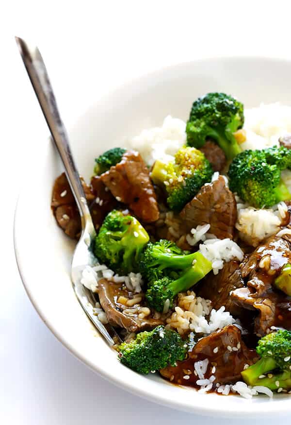 This Chinese Beef and Broccoli recipe is easy to make, ready to go in about 30 minutes, and I'm convinced it's even better than the restaurant version! | gimmesomeoven.com 