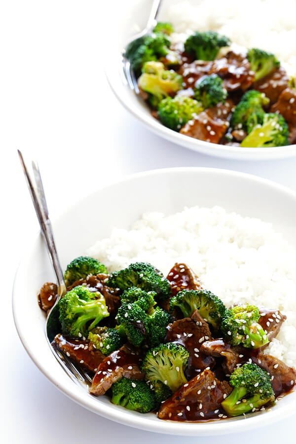 This Chinese Beef and Broccoli recipe is easy to make, ready to go in about 30 minutes, and I'm convinced it's even better than the restaurant version! | gimmesomeoven.com 